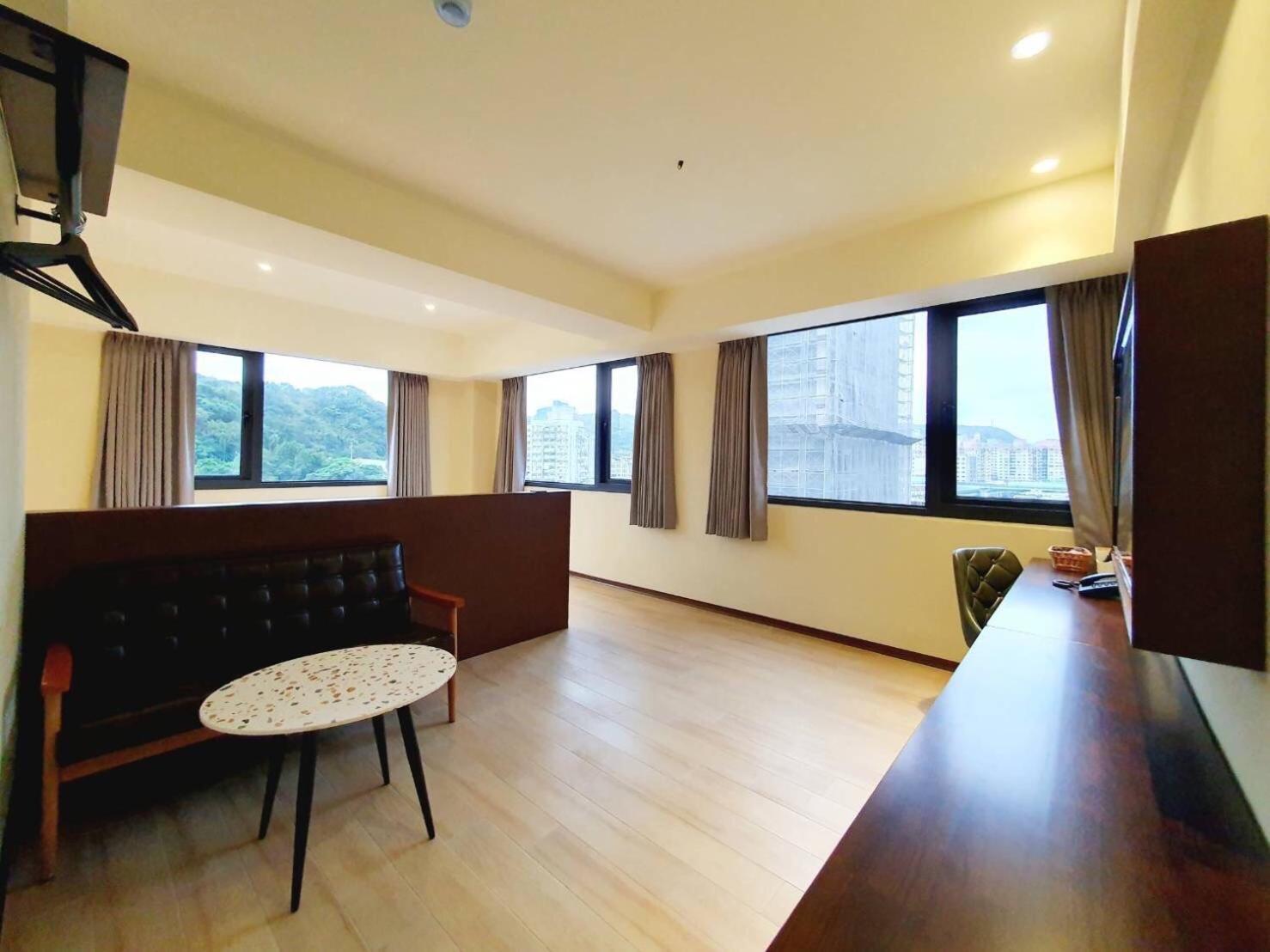 Dahua Hotel Цзилун Экстерьер фото