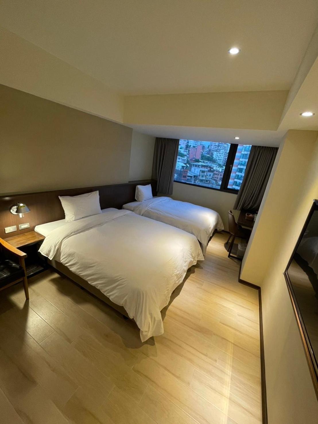 Dahua Hotel Цзилун Экстерьер фото