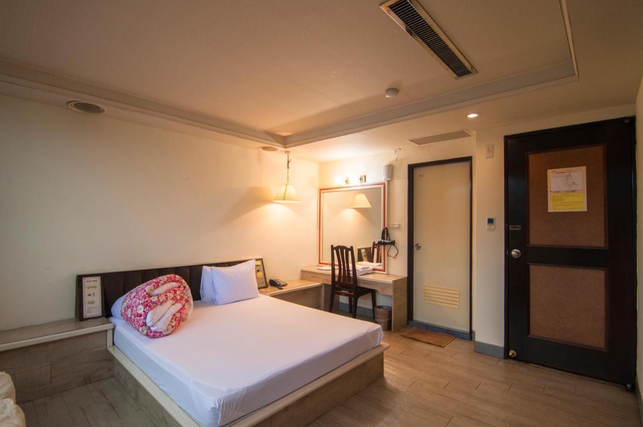 Dahua Hotel Цзилун Экстерьер фото